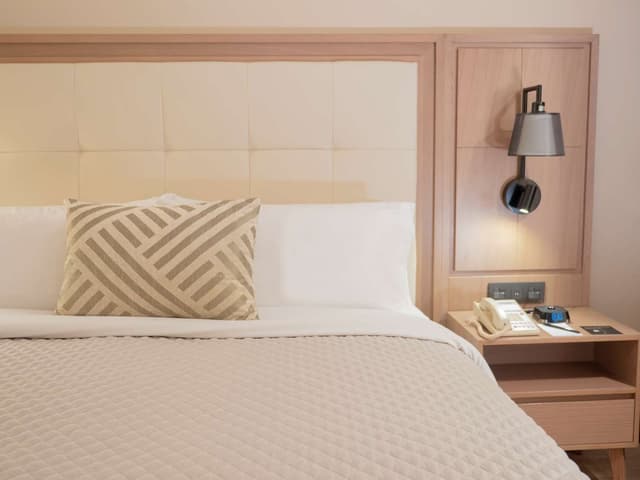 1 KING BED JUNIOR SUITE- EXECUTIVE FLOOR
