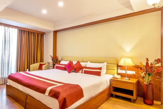 Deluxe Suite, 1 King Bed, Accessible