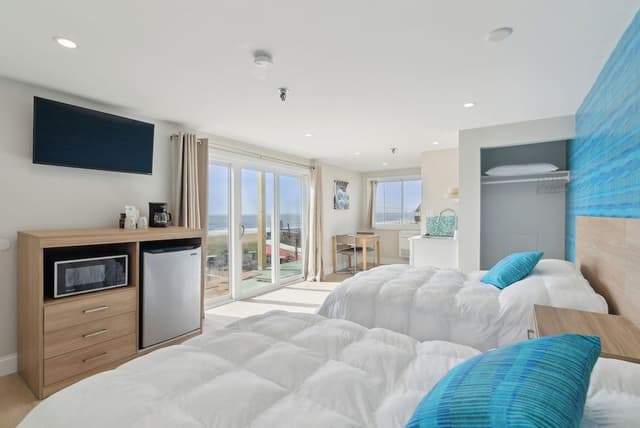 Pool Front Balcony with Kitchenette