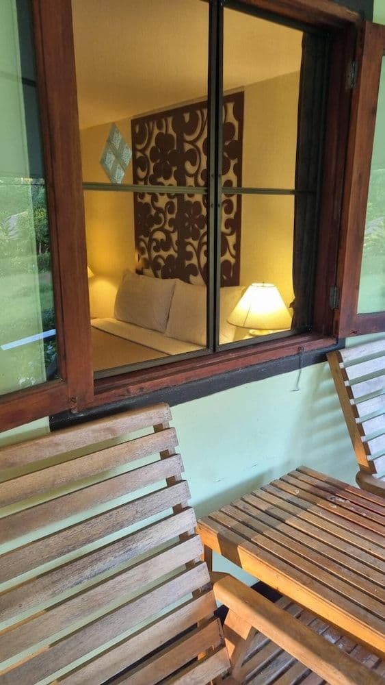 Queen Air Conditioning Room with Garden View
