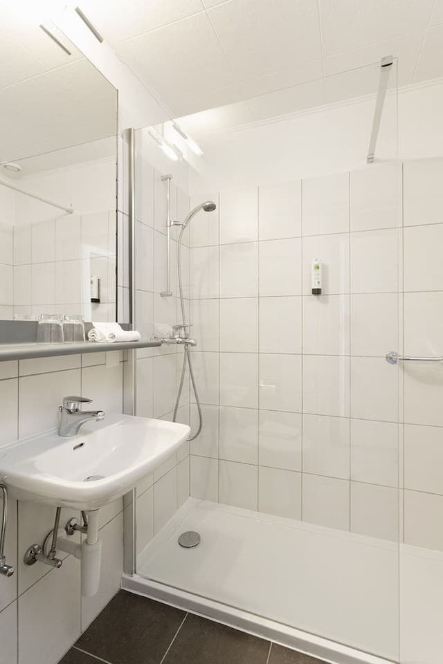 Room, Lake View