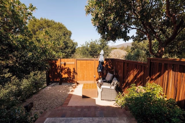 Valley View King Suite - Not Pet Friendly
