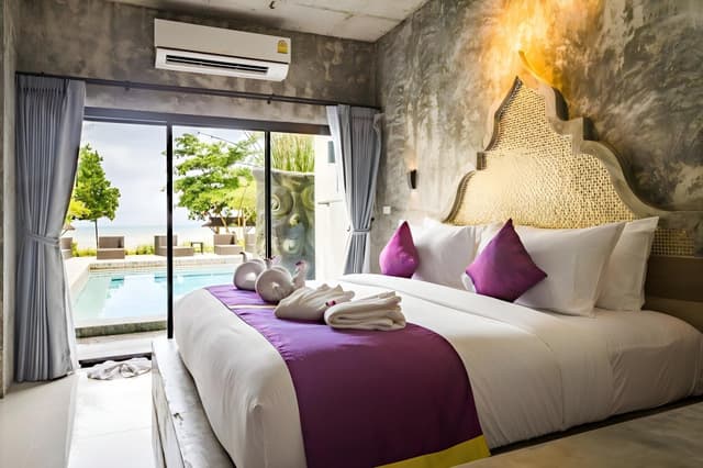 Deluxe Seaview Pool Access