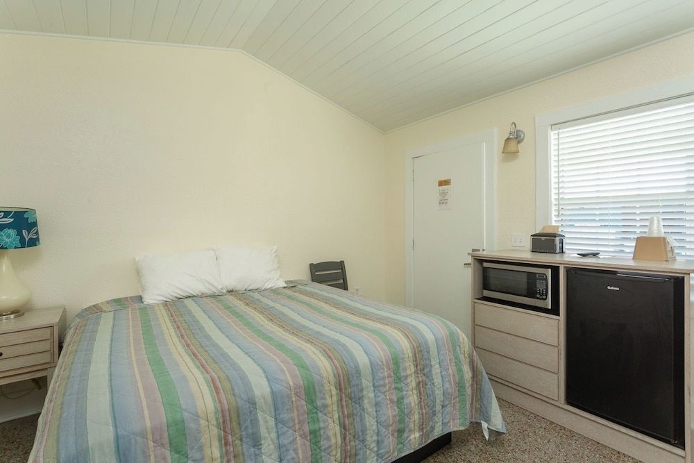 PARADISE INN0