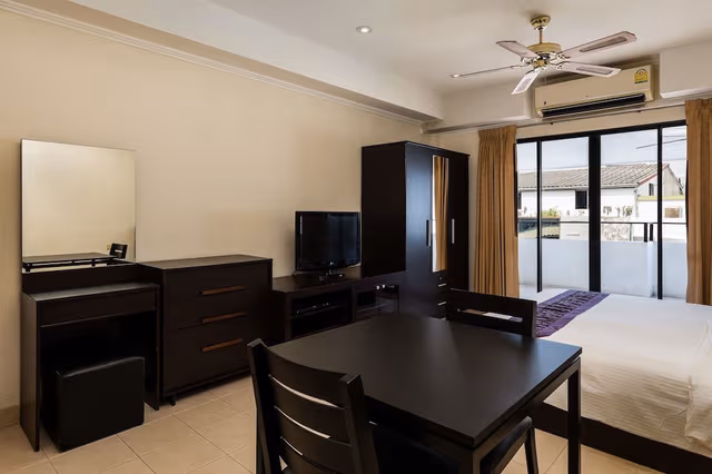 Deluxe Apt. Seated Balcony