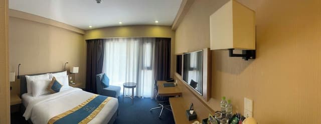 Deluxe Double with Window