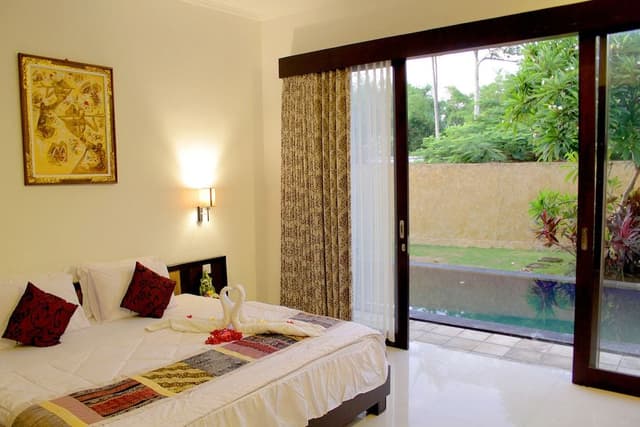Luxury Villa, 1 King Bed, Pool View