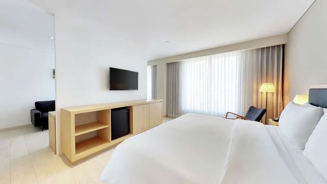 1 KING BED JUNIOR SUITE