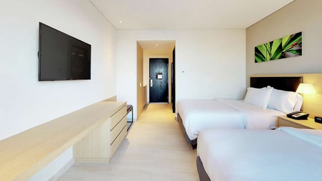 2 DOUBLE BEDS