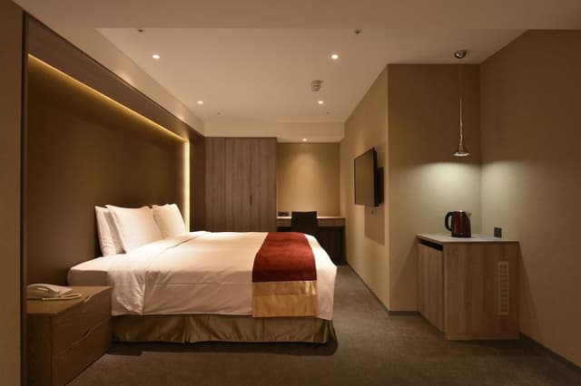 Standard Double Room, 1 King Bed, No Windows