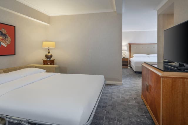 1 Bedroom Suite, 1 King, Sofa bed, Garden view, Free Wi-fi