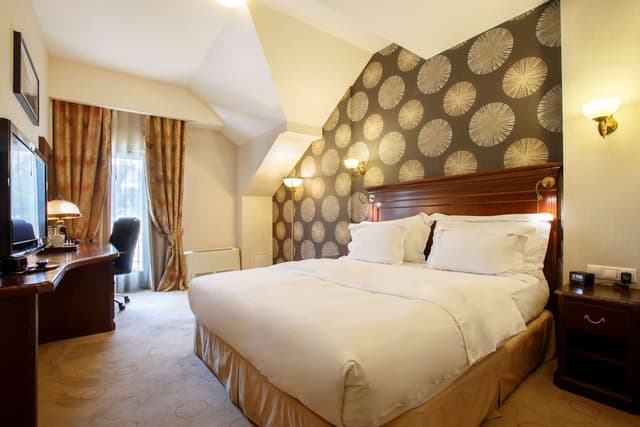 KING GUEST ROOM