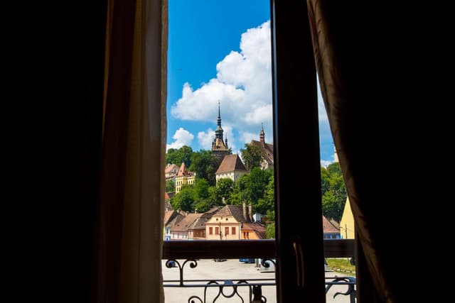 QUEEN DUPLEX ROOM WITH CITADEL VIEW