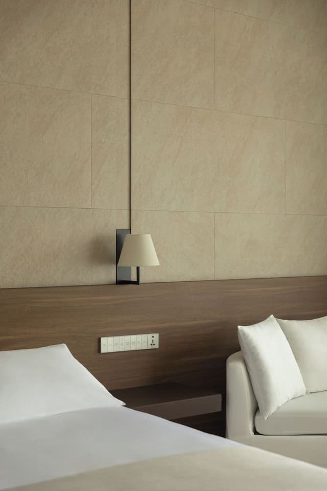 Room, 1 King Bed (Balcony)