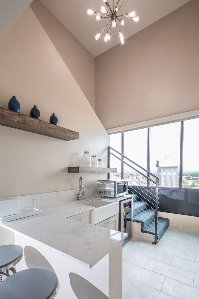 1 KING DELUXE LOFT SUITE