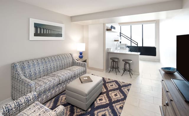 1 KING DELUXE LOFT SUITE