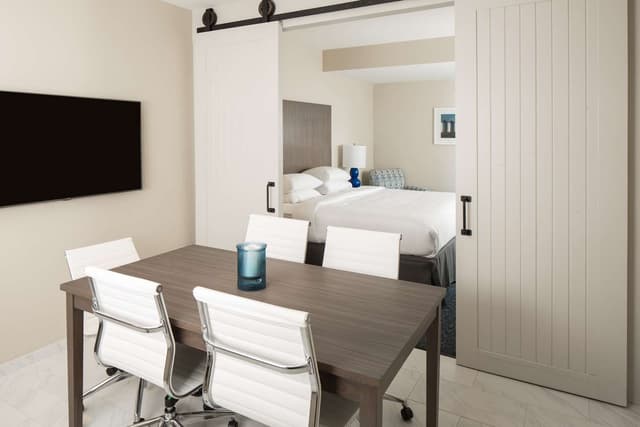 1 KING KITCHENETTE STUDIO SUITE