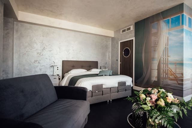Luxury Suite, Jetted Tub