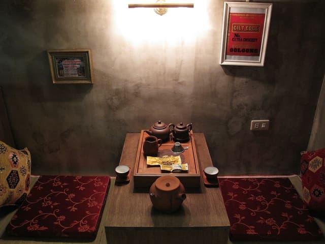 Classic Twin Tea Room, No Window