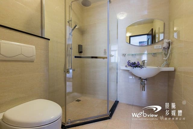 Deluxe Quadruple Room (201)