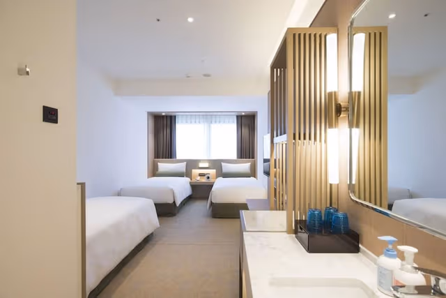 Family Room, 3 Twin Beds