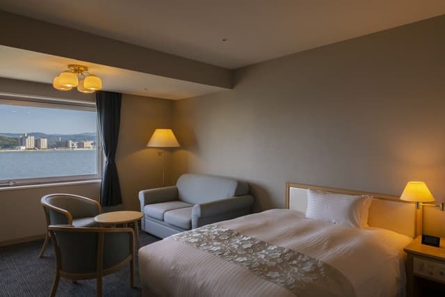 Superior Twin Room with Living Room, Lake View, Non Smoking (Renewal West Building)