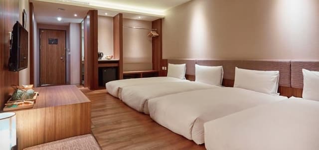 Quadruple Room (Japanese)