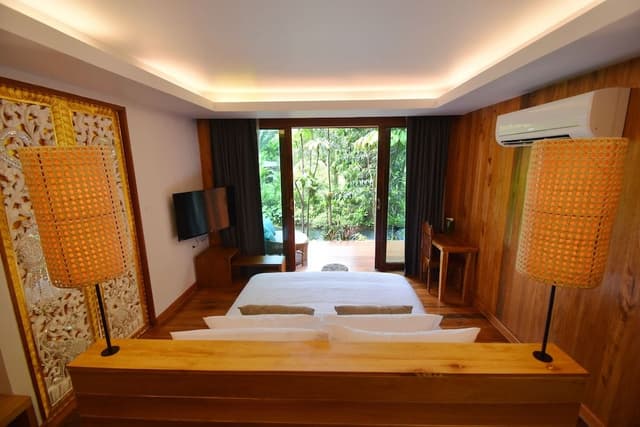 Superior Villa, Canal View
