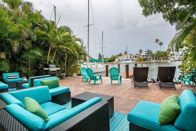 Panoramic Condo, 3 Bedrooms, Harbor View, Overwater