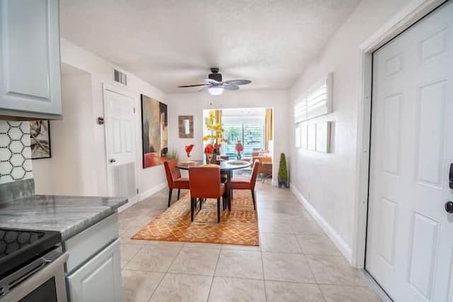 Luxury Condo, 2 Bedrooms, Bay View, Overwater