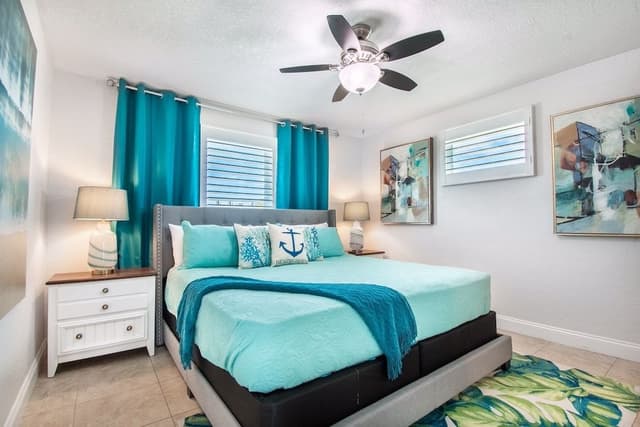 Panoramic Condo, 3 Bedrooms, Harbor View, Overwater