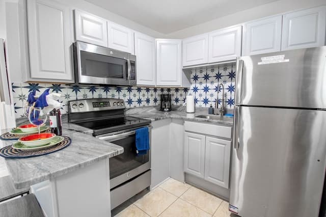 Luxury Condo, 2 Bedrooms, Patio, City View