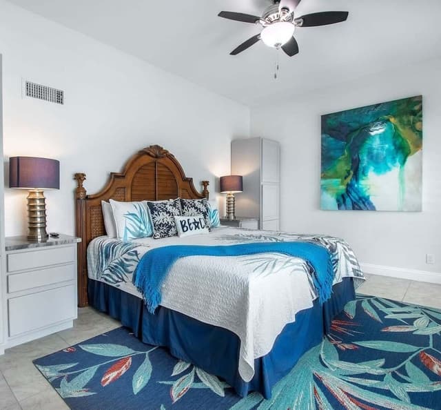 Luxury Condo, 2 Bedrooms, Bay View, Overwater