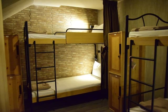 Mixed Dormitory, Shared Bathroom