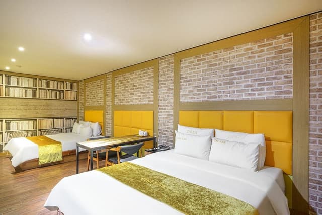Family Twin Room, 2 Queen Beds
