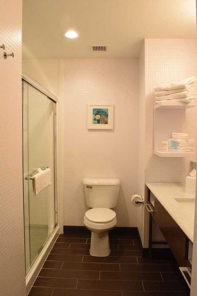 Room, 1 King Bed, Accessible, Non Smoking (Hearing)