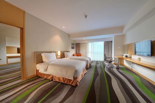 Standard Room, 2 Twin Beds (Walk-In Shower)