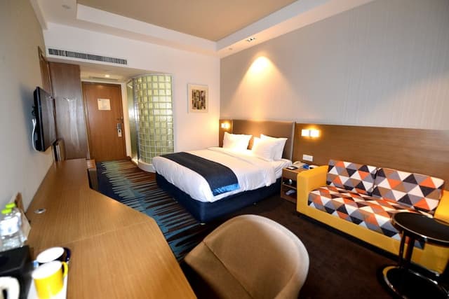 Standard Room, 1 King Bed