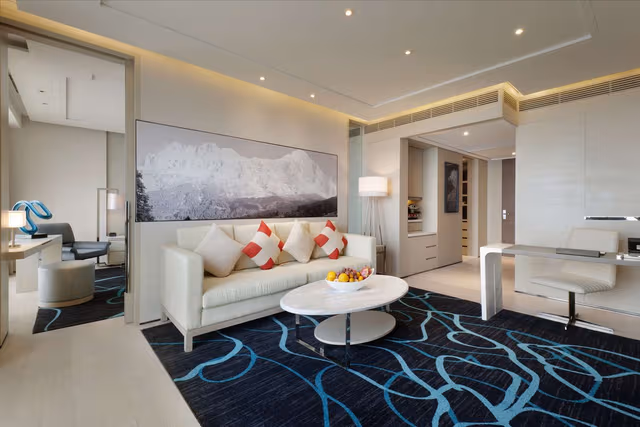 KING ONE BEDROOM DELUXE SUITE