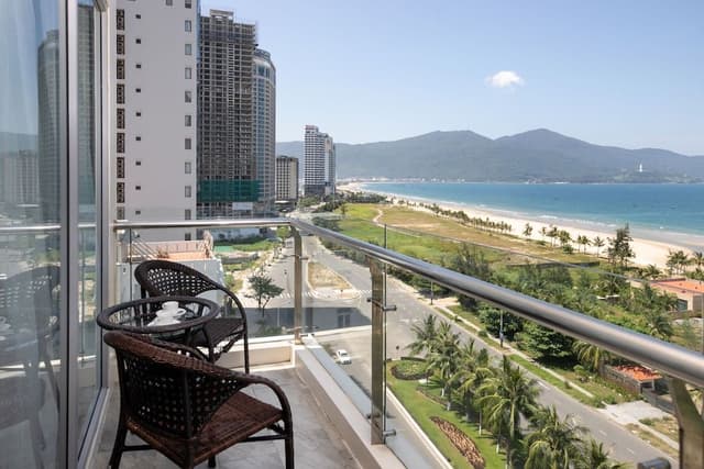 Suite, Seafront