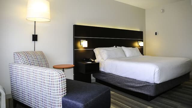 Standard Room, 1 King Bed
