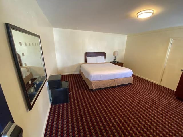 Standard Room, 1 King Bed