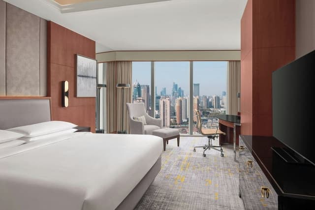 Executive Room, 1 King Bed, City View