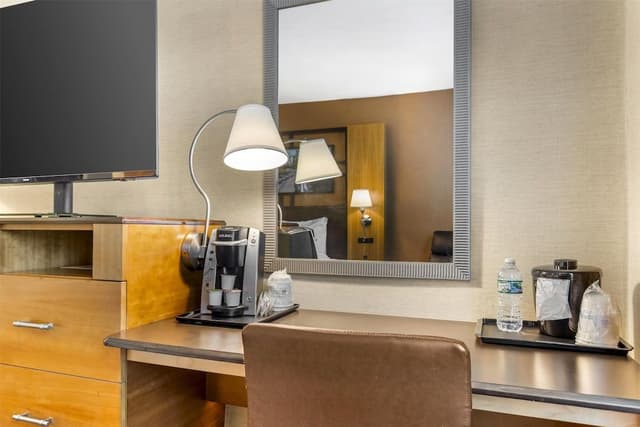 Standard Studio, 1 Queen Bed, Non Smoking, Refrigerator & Microwave
