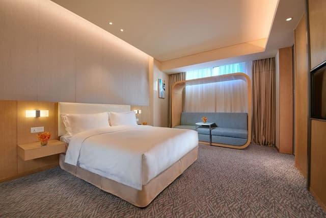 Suite, 1 King Bed, Smoking