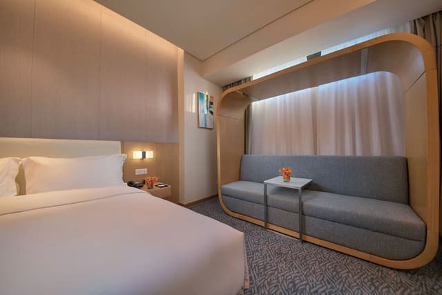 Suite, 1 King Bed, Smoking