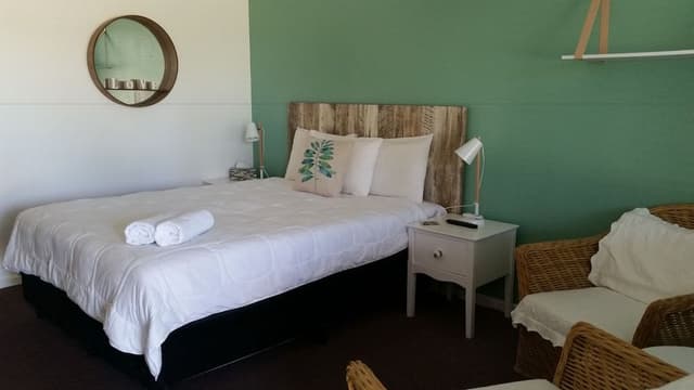 Deluxe Queen Room