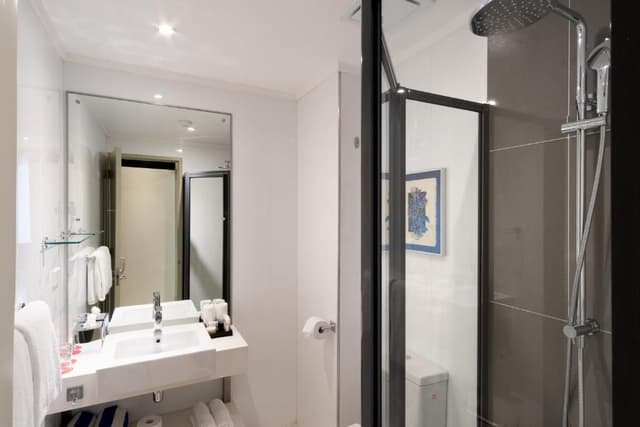 2 Bedroom Ocean / Partial view
