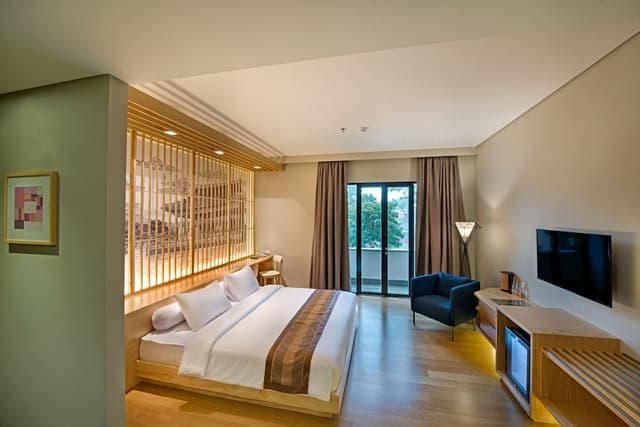 Deluxe Room, Balcony