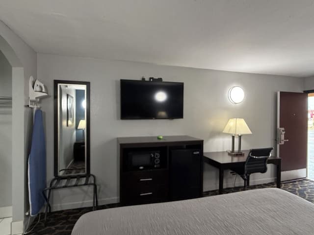 Standard Room, 1 King Bed, Non Smoking